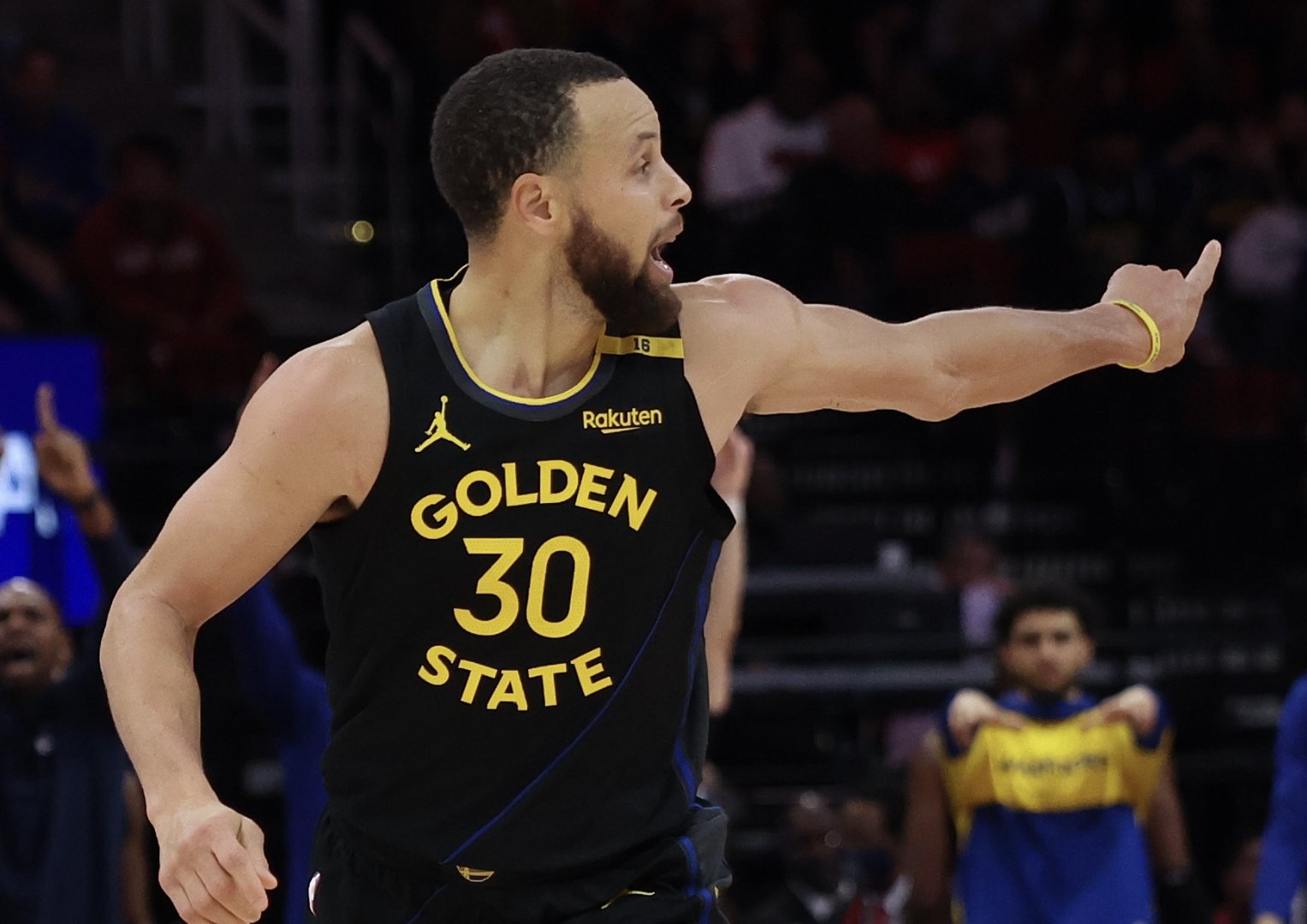 yabo亚博体育下载密尔沃基雄鹿训练开放日,今晨止住颓势引欢呼,NBA季后赛在即,训练强度明显提升的简单介绍