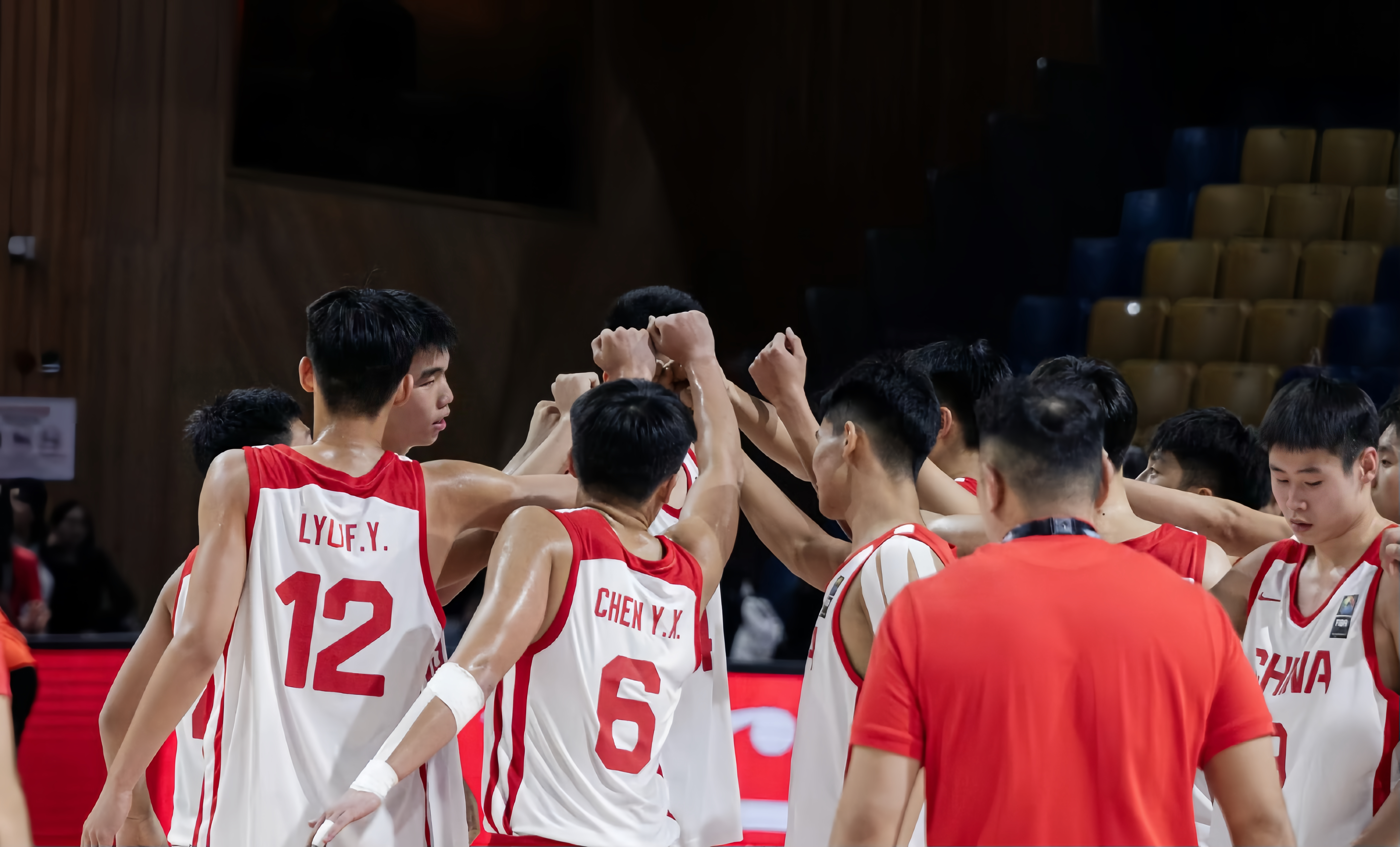 Yabo包含深圳男篮发布备战花絮，今晚篮板制胜，足总杯任务艰巨，赛程密集仍需轮换的词条