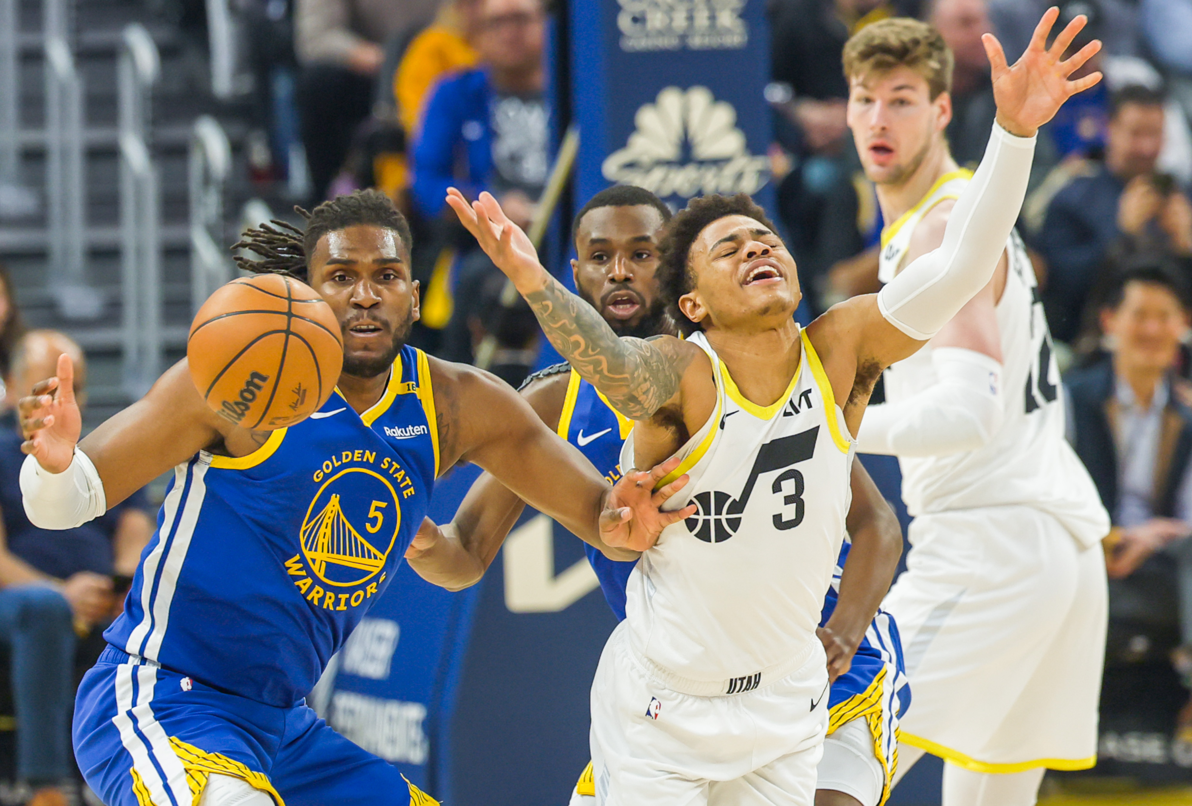 官方网站加时末段NBA常规赛焦点战,菲尼克斯太阳刷新队史纪录,压力陡增,身体对抗强度拉满的简单介绍